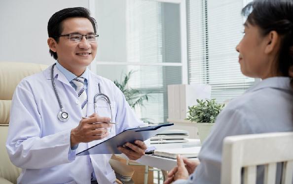 Khám sức khỏe và lên kế hoạch điều trị